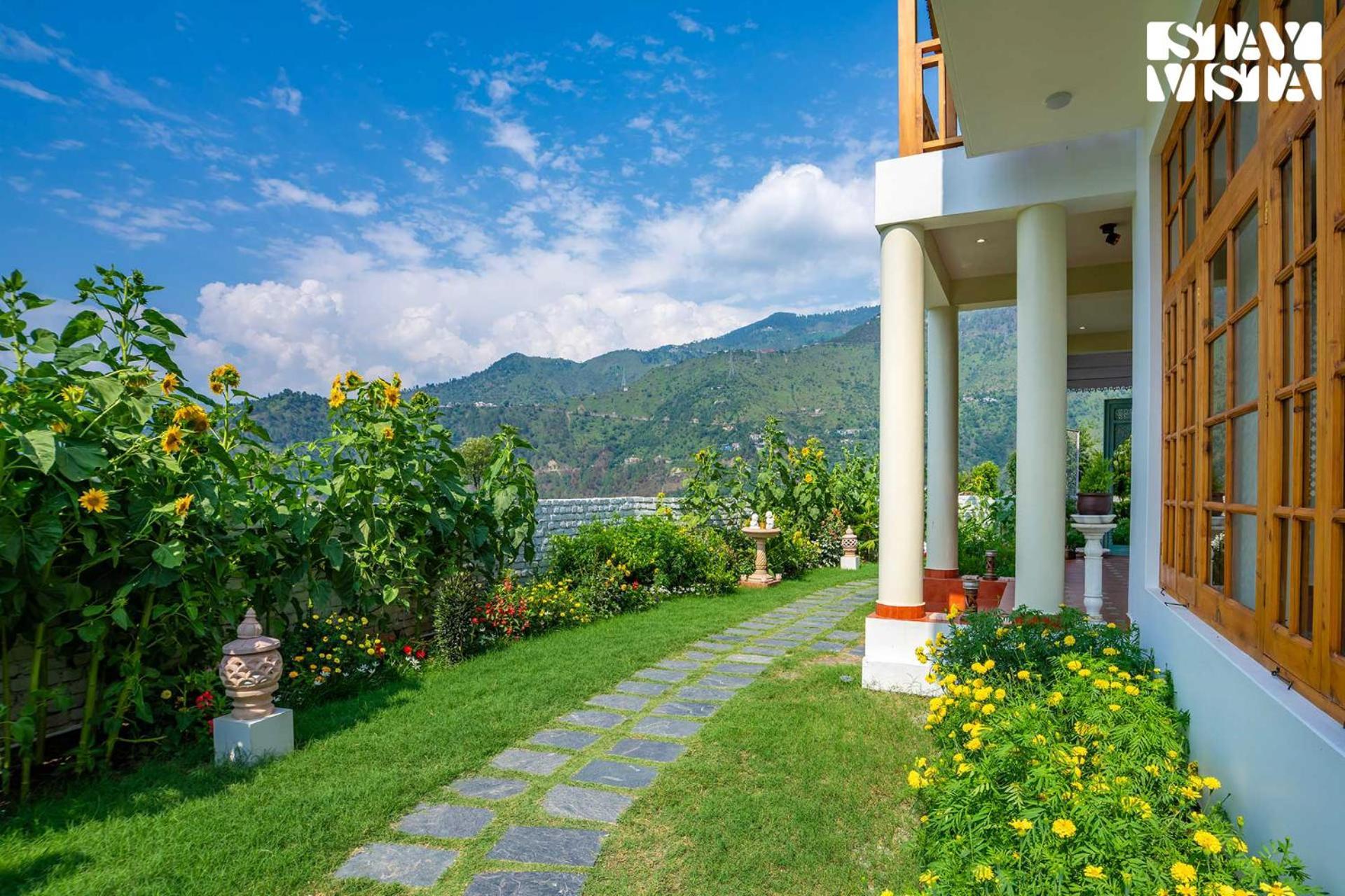 Stayvista At The Oakridge 4 Bhk Villa In Dharamshala With Jacuzzi & Balcony Chamba (Himachal Pradesh) Bagian luar foto