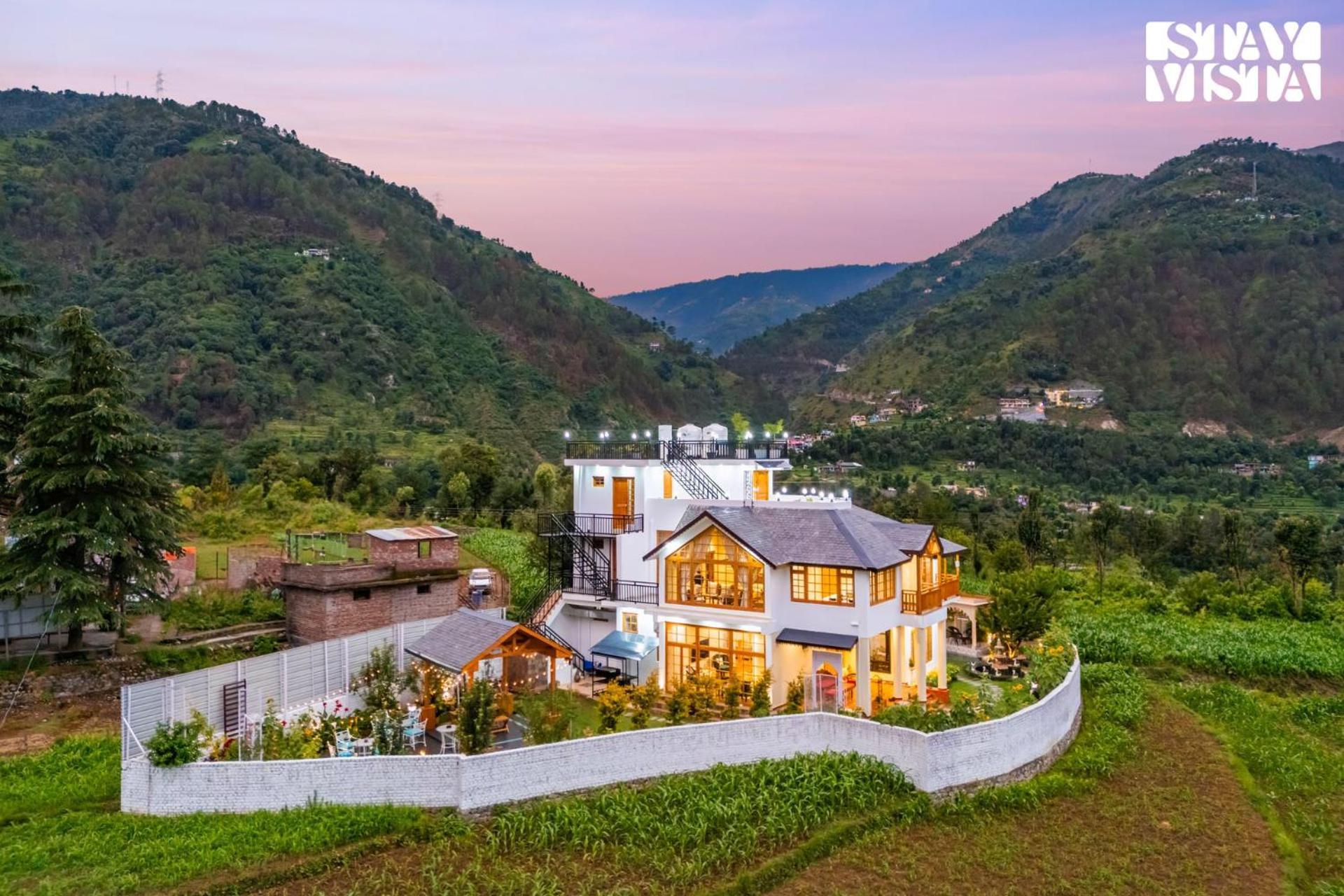 Stayvista At The Oakridge 4 Bhk Villa In Dharamshala With Jacuzzi & Balcony Chamba (Himachal Pradesh) Bagian luar foto