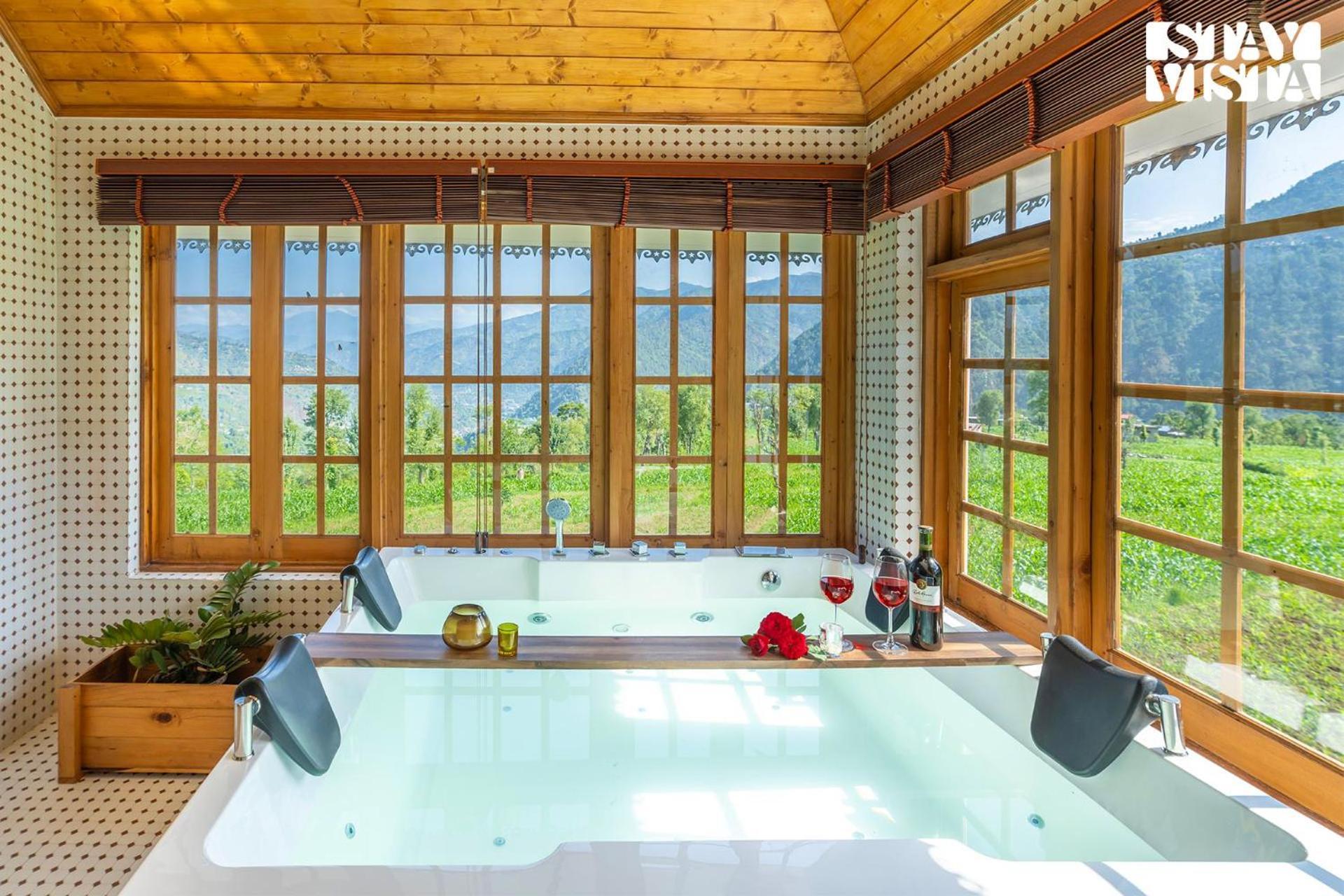 Stayvista At The Oakridge 4 Bhk Villa In Dharamshala With Jacuzzi & Balcony Chamba (Himachal Pradesh) Bagian luar foto